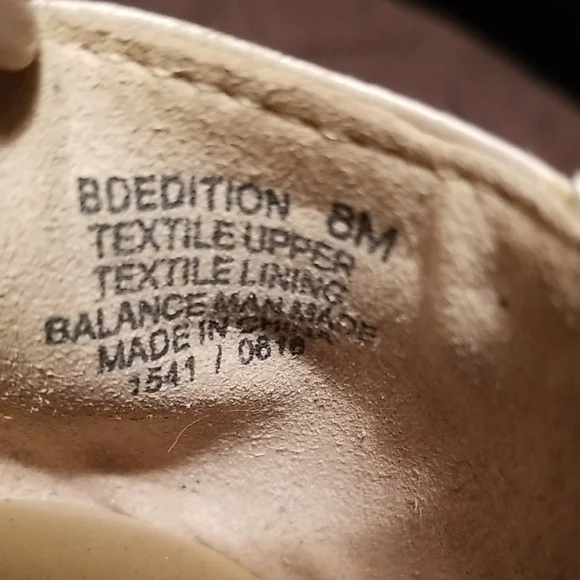 Bandolino Gold Flats with Elegant Design - Picture 5 of 6